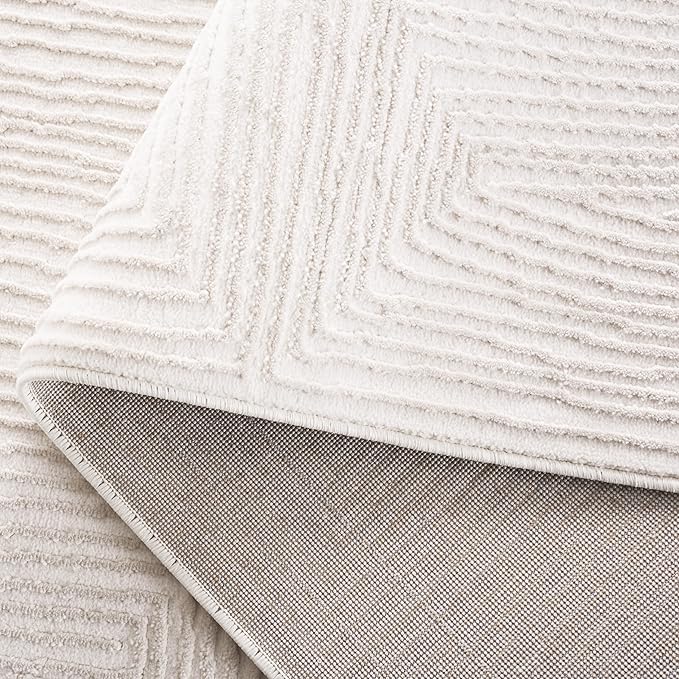 SAFAVIEH Prestige Collection Area Rug - 4' x 6', Ivory & Beige, Geometric Design, Non-Shedding & Easy Care, Ideal for High Traffic Areas in Living Room, Bedroom, Dining (PTE120A-4)