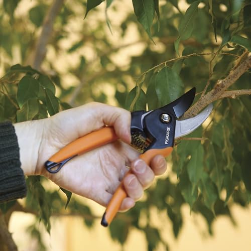 Fiskars SoftGrip Bypass Pruning Shears, 5/8” Cut Capacity Garden - Image 3