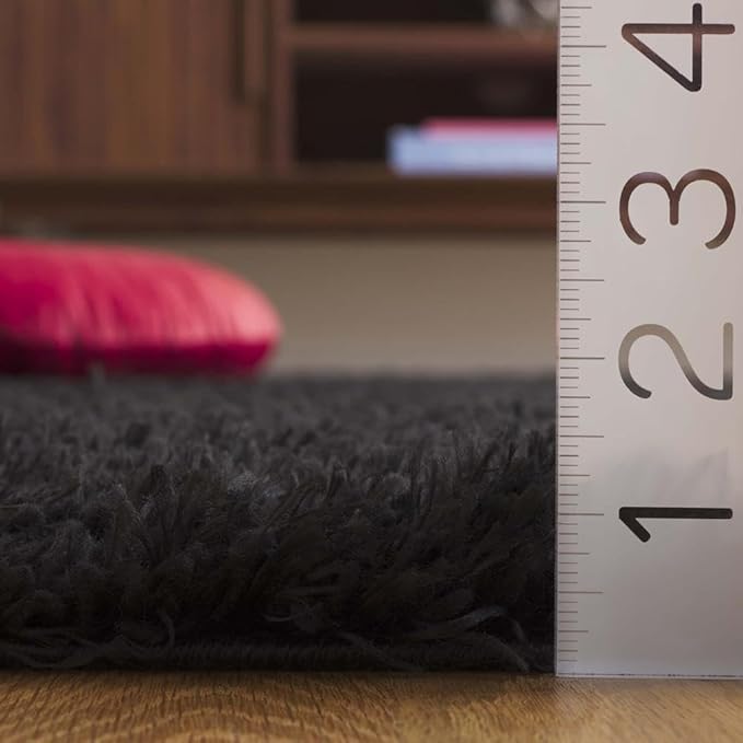 SAFAVIEH Lindsay Shag Collection Square Rug - 6'7" Square, Black, Contemporary Design, Ideal for High Traffic Areas in Bedroom, Dining Room & Kitchen (LNS560Z-7SQ)