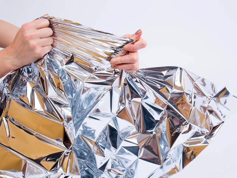 Emergency Blankets Pack of 10 – Mylar Thermal Space - Image 3