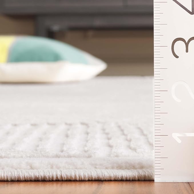 SAFAVIEH Prestige Collection Area Rug - 4' x 6', Ivory & Beige, Geometric Design, Non-Shedding & Easy Care, Ideal for High Traffic Areas in Living Room, Bedroom, Dining (PTE120A-4)
