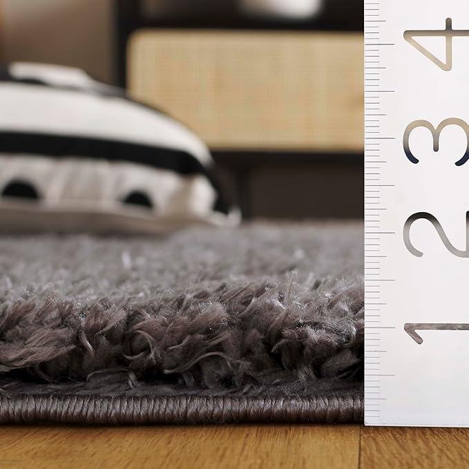 SAFAVIEH Lindsay Shag Collection Square Rug - 6'7" Square, Dark Grey, Contemporary Design, Ideal for High Traffic Areas in Bedroom, Dining Room & Kitchen (LNS560G-7SQ)