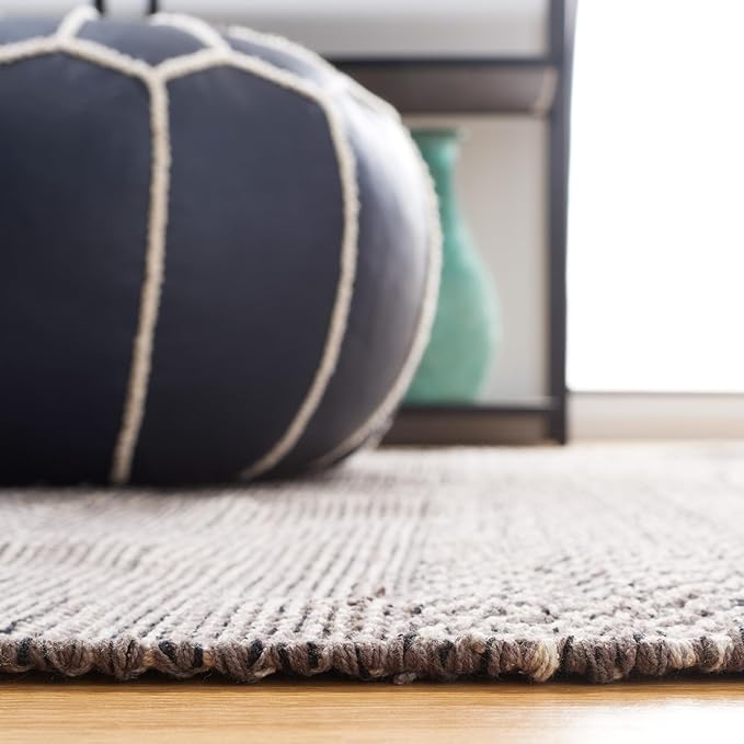 SAFAVIEH Montauk Collection Area Rug - 8' x 10', Ivory & Anthracite, Handmade Flat Weave Boho Farmhouse Cotton Tassel Fringe, Ideal for High Traffic Areas in Living Room, Bedroom (MTK330N)
