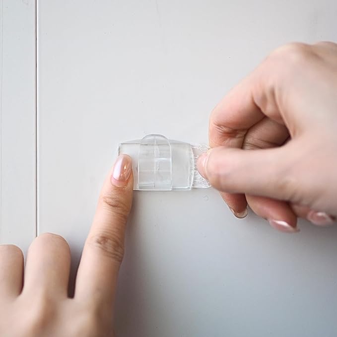 20 Large Clear Plastic Clips with Adhesive Strips, Damage-Free Wall Hooks for Hanging, Removable Cable Clips for Electrical Cables