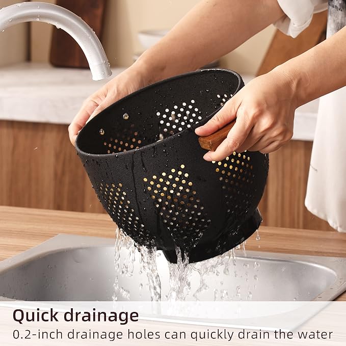 Metal Colander with Wood Handle and Stable Base, Powder Coated Steel Kitchen Strainer Basket for Draining Pasta, Vegetable and fruit (7quart,Matte Black)