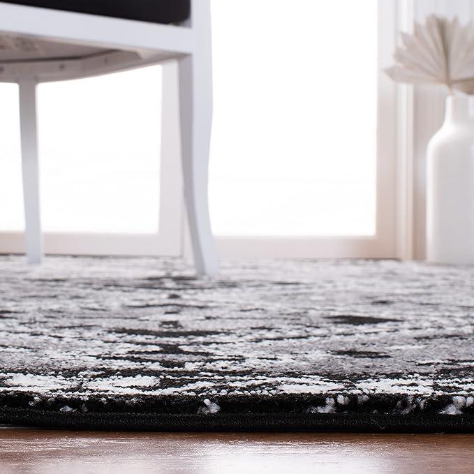 SAFAVIEH Vintage Hamadan Collection Area Rug - 5'3" x 7'6", Grey & Black, Oriental Distressed Design, Non-Shedding & Easy Care, Ideal for High Traffic Areas in Living Room, Bedroom (VTH293F)