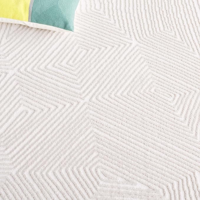 SAFAVIEH Prestige Collection Area Rug - 4' x 6', Ivory & Beige, Geometric Design, Non-Shedding & Easy Care, Ideal for High Traffic Areas in Living Room, Bedroom, Dining (PTE120A-4)