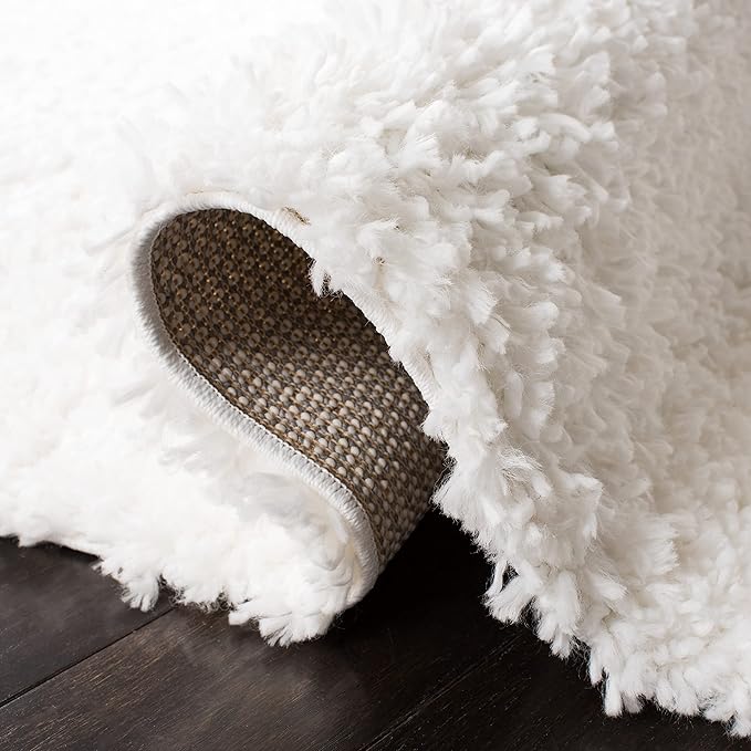 SAFAVIEH August Shag Collection Area Rug - 5' Square, White, Solid Design, Non-Shedding & Easy Care, 1.5-inch Thick Ideal for High Traffic Areas in Living Room, Bedroom (AUG200A)