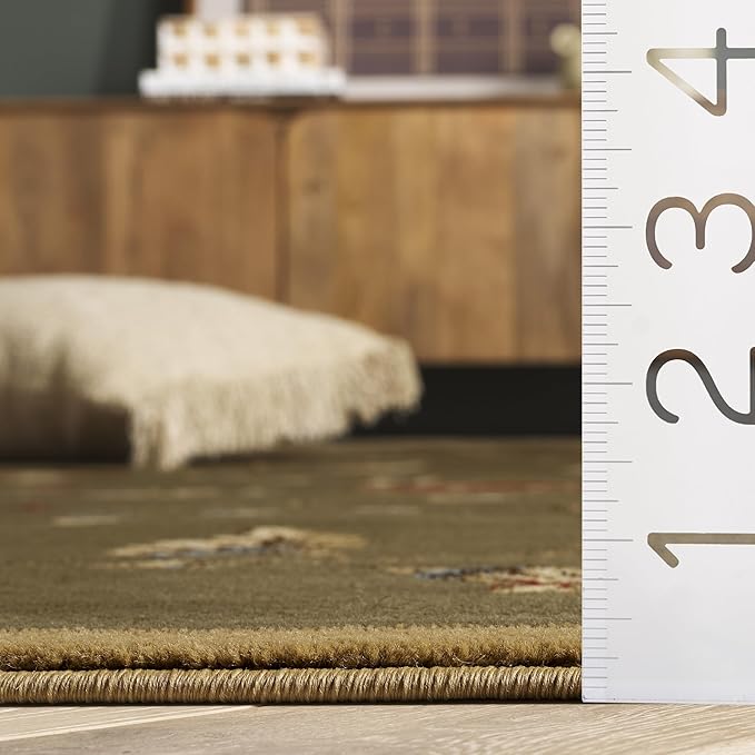 SAFAVIEH Lyndhurst Collection Area Rug - 6'7" Square, Green & Multi, Traditional Floral Design, Non-Shedding & Easy Care, Ideal for High Traffic Areas in Living Room, Bedroom (LNH552-5291)