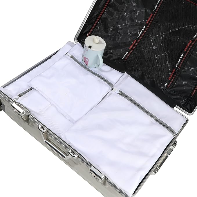 Laundry Wash Bags for Delicates, 3-Pack Fine Mesh Garment Bags with Zipper (Large, Medium, Small Sizes)