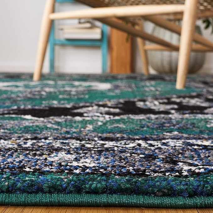 SAFAVIEH Vintage Hamadan Collection Accent Rug - 4' x 6', Green & Black, Traditional Oriental Design, Non-Shedding & Easy Care, Ideal for High Traffic Areas in Entryway, Living Room, Bedroom (VTH204Y)