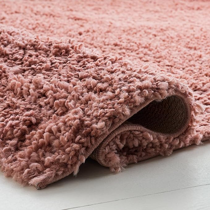 SAFAVIEH August Shag Collection Accent Rug - 4' x 6', Rose, Solid Design, Non-Shedding & Easy Care, 1.5-inch Thick Ideal for High Traffic Areas in Entryway, Living Room, Bedroom (AUG200X)