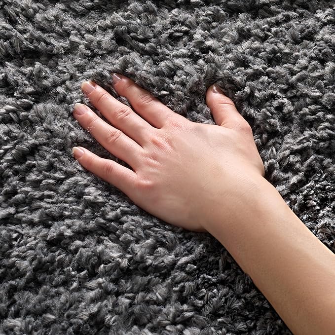 SAFAVIEH August Shag Collection Accent Rug - 3' x 5', Charcoal, Solid Design, Non-Shedding & Easy Care, 1.5-inch Thick Ideal for High Traffic Areas in Entryway, Living Room, Bedroom (AUG200H)