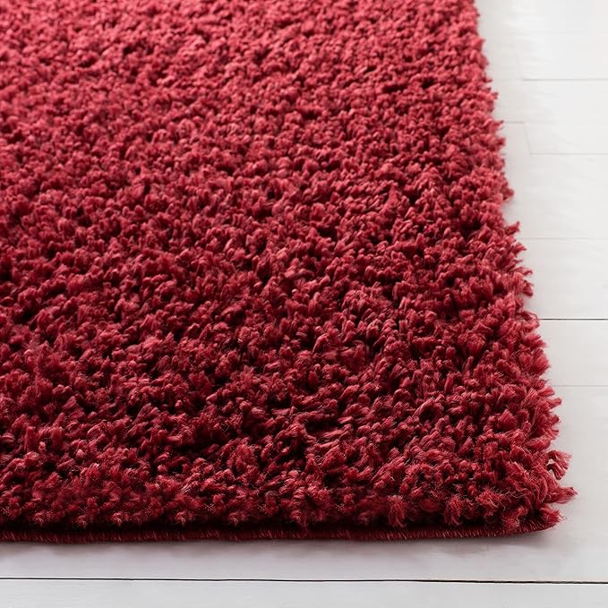 SAFAVIEH August Shag Collection Area Rug - 6'7" Square, Red, Solid Design, Non-Shedding & Easy Care, 1.5-inch Thick Ideal for High Traffic Areas in Living Room, Bedroom (AUG200Q)