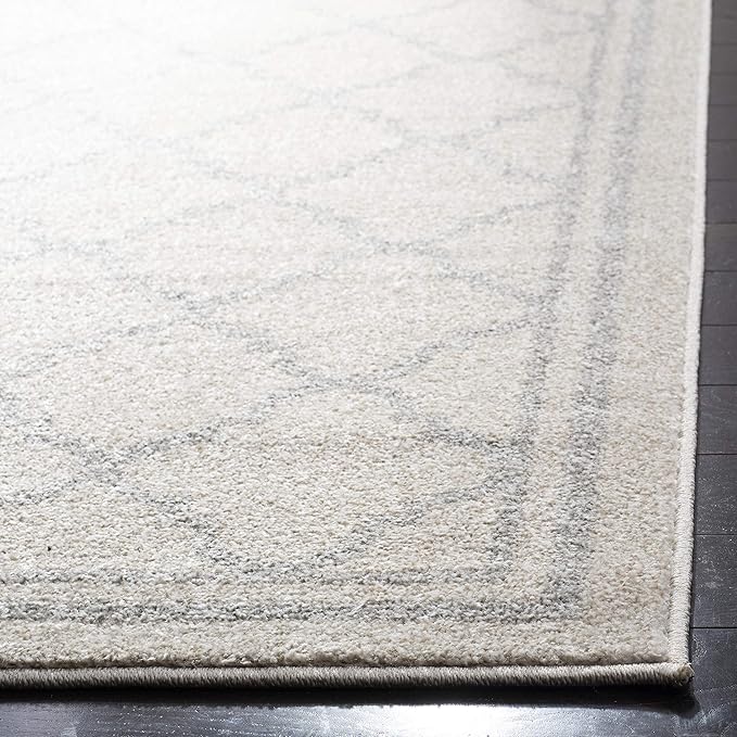 SAFAVIEH Amherst Collection Accent Rug - 4' x 6', Beige & Light Grey, Moroccan Trellis Design, Non-Shedding & Easy Care, Ideal for High Traffic Areas in Entryway, Living Room, Bedroom (AMT422E)