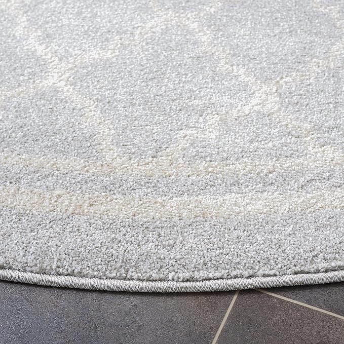 SAFAVIEH Amherst Collection Area Rug - 8' Round, Light Grey & Beige, Moroccan Trellis Design, Non-Shedding & Easy Care, Ideal for High Traffic Areas in Living Room, Bedroom (AMT422B)