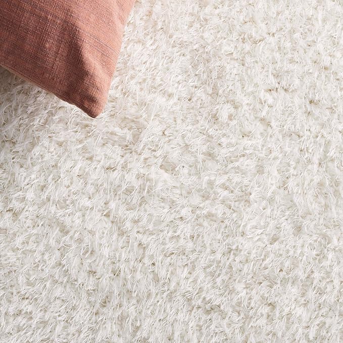 SAFAVIEH Lindsay Shag Collection Area Rug - 6'7" Square, Ivory, Solid Design, Plush 1.8-inch Thick, Ideal for High Traffic Areas in Living Room, Bedroom, Dining Room (LNS560A-7SQ)