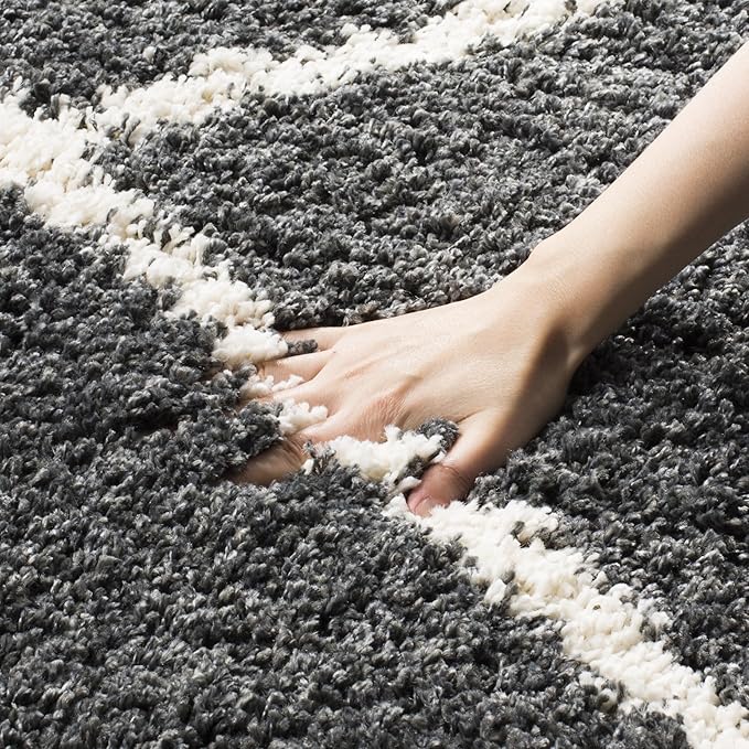 Safavieh Hudson Shag Collection Accent Rug - 2' x 3', Dark Grey & Ivory, Trellis Design, Non-Shedding & Easy Care, 2-inch Thick Ideal for High Traffic Areas in Foyer, Living Room, Bedroom (SGH281G)