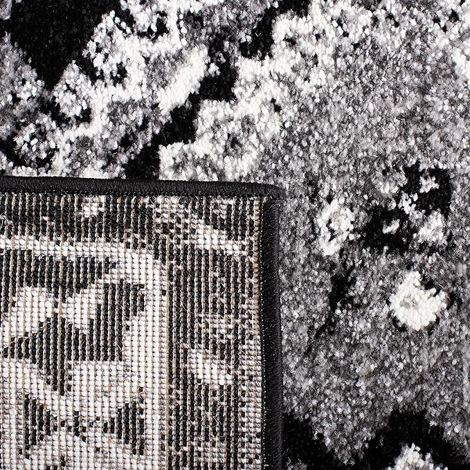 SAFAVIEH Vintage Hamadan Collection Area Rug - 9' x 12', Grey & Black, Oriental Distressed Design, Non-Shedding & Easy Care, Ideal for High Traffic Areas in Living Room, Bedroom (VTH293F)