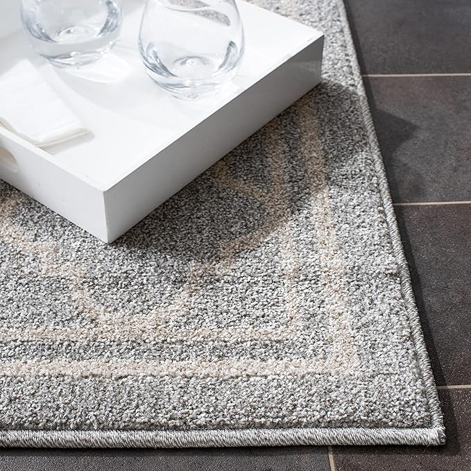 SAFAVIEH Amherst Collection Accent Rug - 3' x 5', Light Grey & Beige, Moroccan Trellis Design, Non-Shedding & Easy Care, Ideal for High Traffic Areas in Entryway, Living Room, Bedroom (AMT422B)