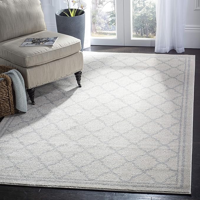SAFAVIEH Amherst Collection Accent Rug - 3' x 5', Beige & Light Grey, Moroccan Trellis Design, Non-Shedding & Easy Care, Ideal for High Traffic Areas in Entryway, Living Room, Bedroom (AMT422E)