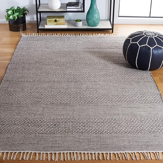 SAFAVIEH Montauk Collection Accent Rug - 4' x 6', Ivory & Anthracite, Handmade Flat Weave Boho Farmhouse Cotton Tassel Fringe, Ideal for High Traffic Areas in Entryway, Living Room, Bedroom (MTK330N)