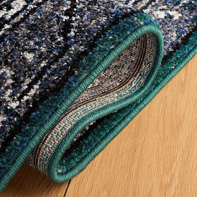 SAFAVIEH Vintage Hamadan Collection Area Rug - 5'3" x 7'6", Green & Black, Traditional Oriental Design, Non-Shedding & Easy Care, Ideal for High Traffic Areas in Living Room, Bedroom (VTH204Y)