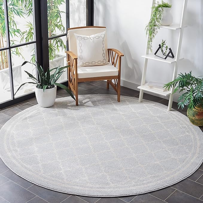 SAFAVIEH Amherst Collection 5' Round Light Grey/Beige AMT422B Moroccan Trellis Non-Shedding Dining Room Entryway Foyer Living Room Bedroom Area Rug