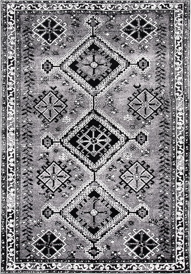 SAFAVIEH Vintage Hamadan Collection Accent Rug - 4' x 6', Grey & Black, Oriental Distressed Design, Non-Shedding & Easy Care, Ideal for High Traffic Areas in Entryway, Living Room, Bedroom (VTH293F)