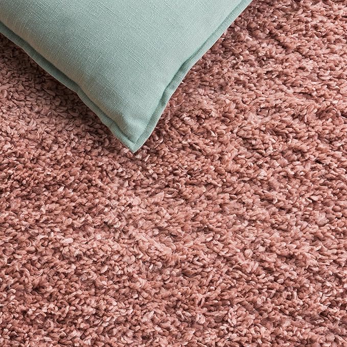 SAFAVIEH August Shag Collection Accent Rug - 3' x 5', Rose, Solid Design, Non-Shedding & Easy Care, 1.5-inch Thick Ideal for High Traffic Areas in Entryway, Living Room, Bedroom (AUG200X)