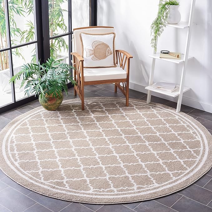 SAFAVIEH Amherst Collection Area Rug - 5' Round, Wheat & Beige, Moroccan Trellis Design, Non-Shedding & Easy Care, Ideal for High Traffic Areas in Living Room, Bedroom (AMT422S)