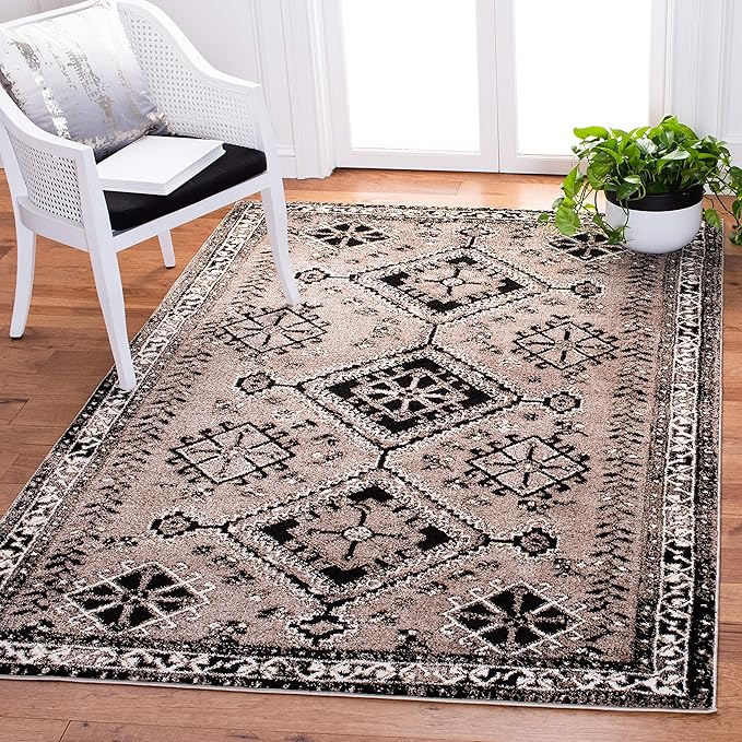 SAFAVIEH Vintage Hamadan Collection Area Rug - 5'3" x 7'6", Brown & Black, Oriental Distressed Design, Non-Shedding & Easy Care, Ideal for High Traffic Areas in Living Room, Bedroom (VTH293T)